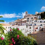 Ibiza, une destination voyage aussi pour les seniors