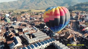 VIDEO. Ils filment le rallye de montgolfières avec un drone à Antsirabe