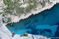 Pratique de l’escalade et du kayak dans les calanques Marseillaises Pratique de l’escalade et du kayak dans les calanques Marseillaises