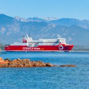 Prendre le ferry pour aller en Corse : quels avantages ?